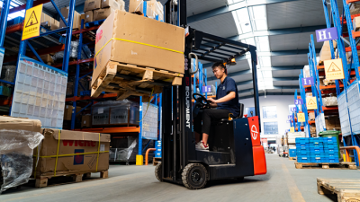 Xe nâng điện 1 tấn EFS101