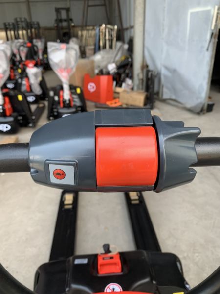 Xe nâng tay điện 1,5 tấn F4