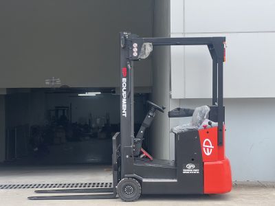 Xe nâng điện 1 tấn EFS101