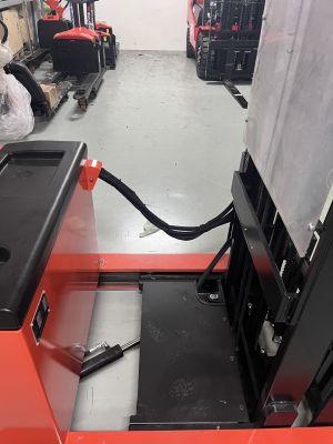 xe nâng điện đứng lái Q1530D/Q1545D