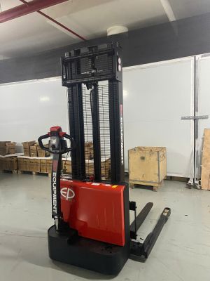 xe nâng điện ESD152 - 1,5 Tấn