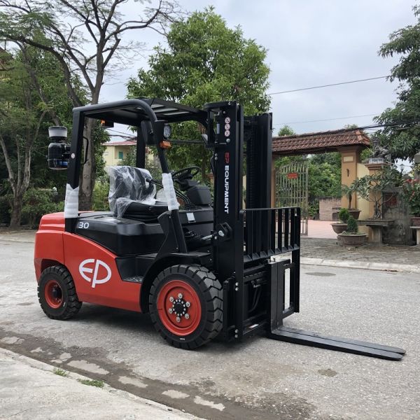 Xe nâng Diesel 3,0 tấn CPCD30T8