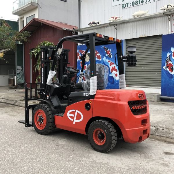 Xe nâng Diesel 3,0 tấn CPCD30T8