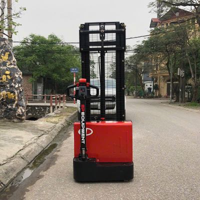 Xe Nâng Dắt Lái 1,5 Tấn EST152