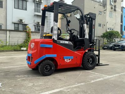 xe nâng điện ngồi lái EFX2-251