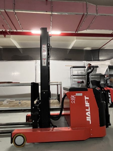 xe nâng điện đứng lái Q1530D/Q1545D