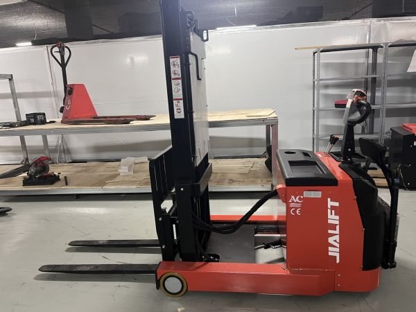 xe nâng điện đứng lái Q1530D/Q1545D