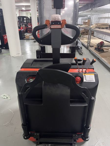 xe nâng điện đứng lái Q1530D/Q1545D