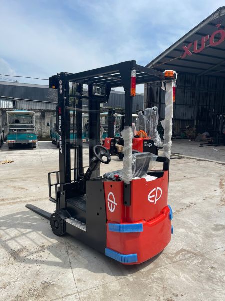 Xe nâng điện 1 tấn EFS101