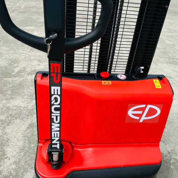 Xe Nâng Dắt Lái 1,5 Tấn EST152