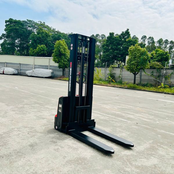 Xe Nâng Dắt Lái 1,5 Tấn EST152