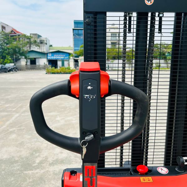 Xe Nâng Dắt Lái 1,5 Tấn EST152