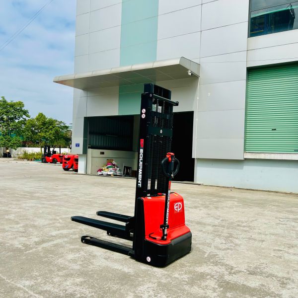 Xe Nâng Dắt Lái 1,5 Tấn EST152